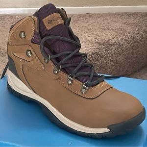 BRAND NEW Columbia waterproof hiking boot womens size 11
